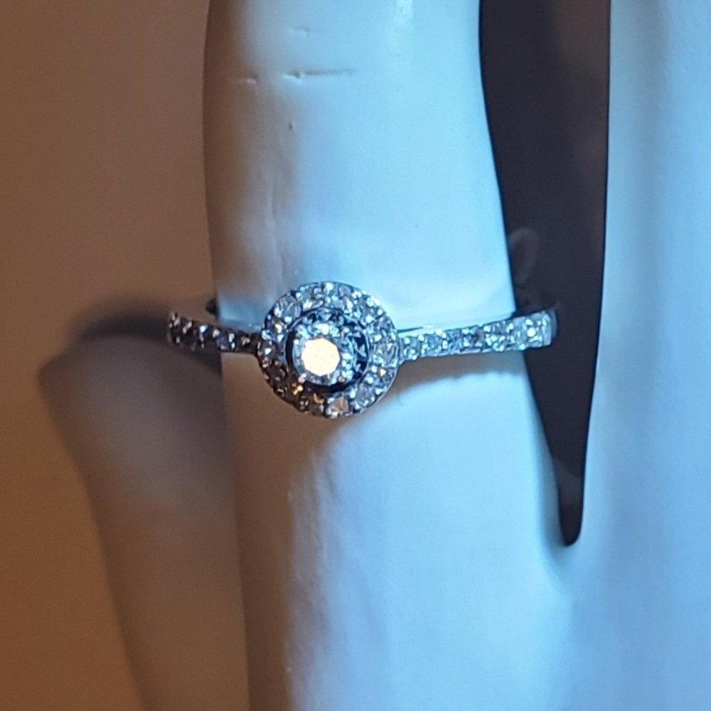 Brand  new beautiful diamond 14K  white gold ring - Picture 2 of 9
